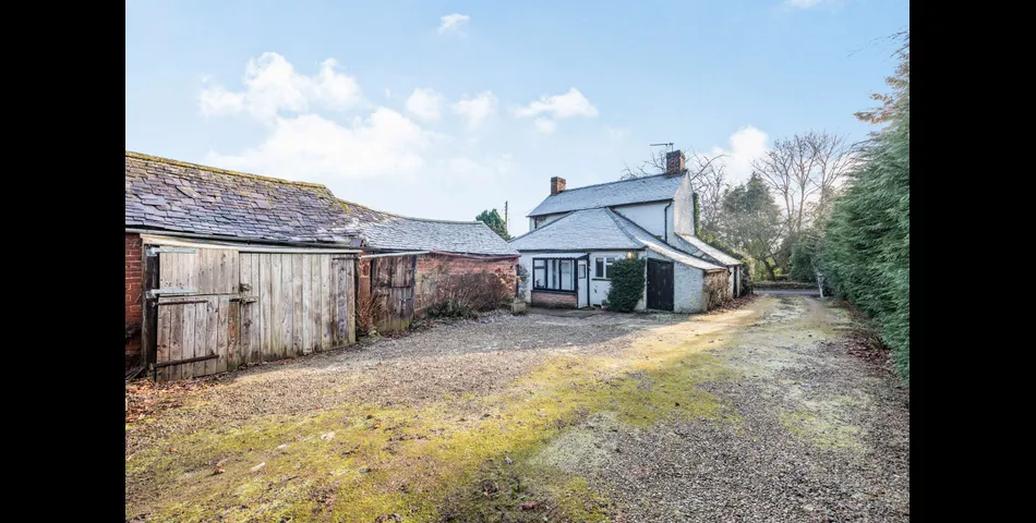 A charming detached cottage with fantastic development opportunity. 