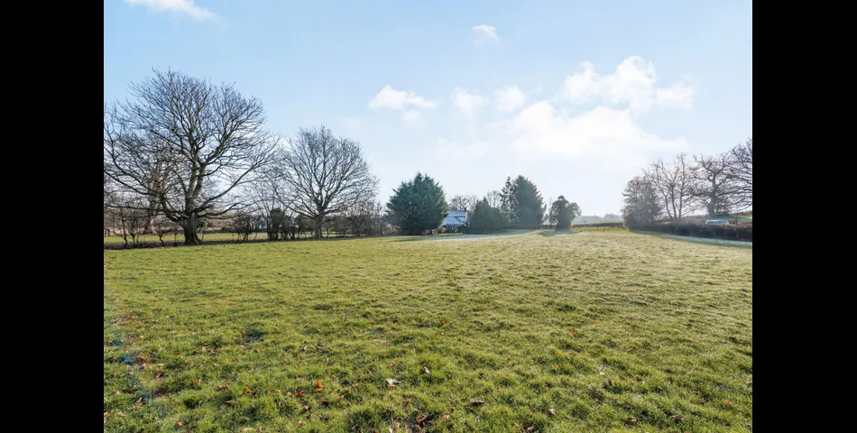 A charming detached cottage with fantastic development opportunity. 