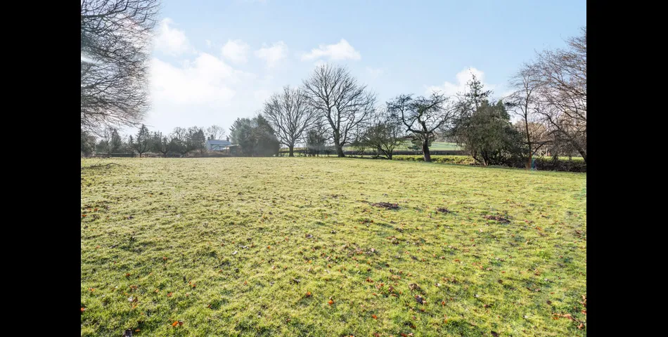 A charming detached cottage with fantastic development opportunity. 