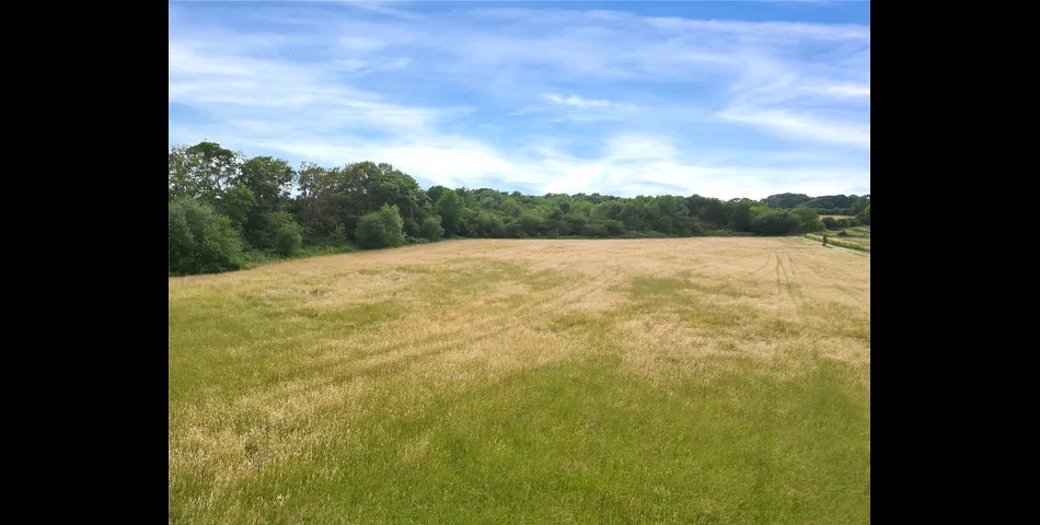 Lot 1: Approximately 7.65 acres (3.09 ha) of arable land with road frontage from Chellaston Lane