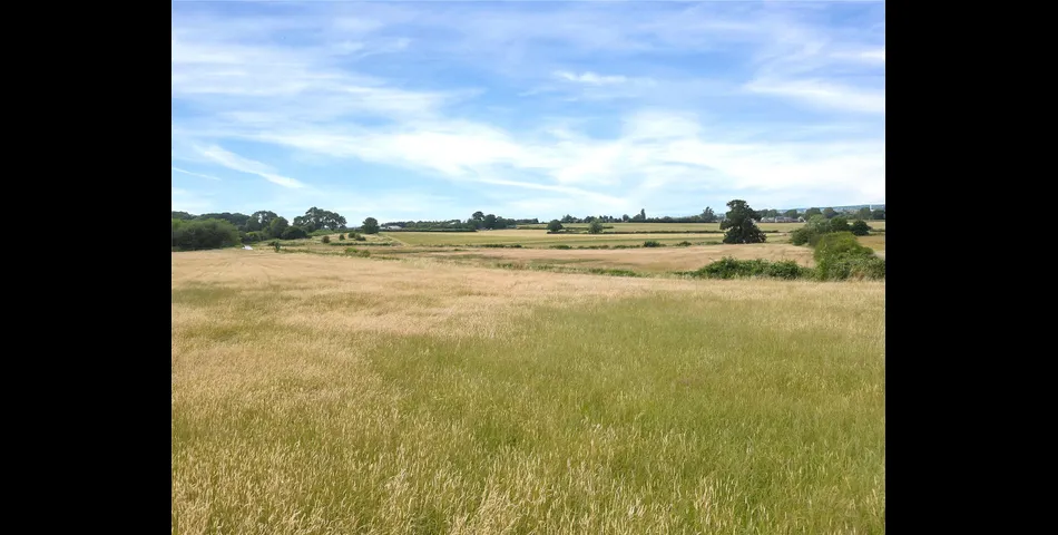 Lot 1: Approximately 7.65 acres (3.09 ha) of arable land with road frontage from Chellaston Lane