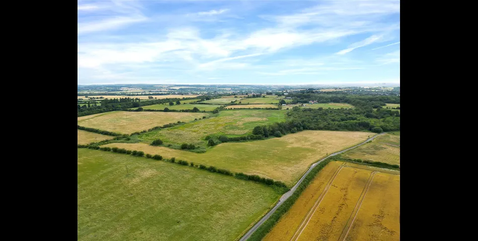 Lot 1: Approximately 7.65 acres (3.09 ha) of arable land with road frontage from Chellaston Lane