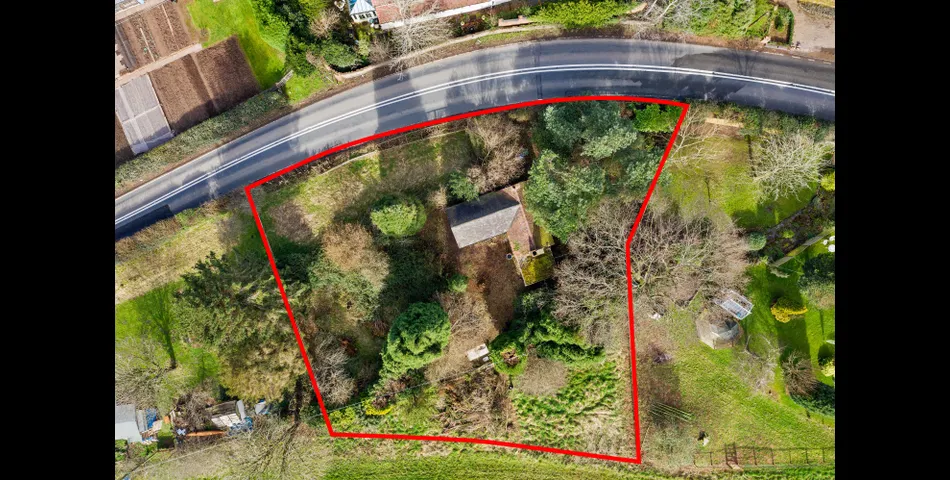 A 3 bedroom detached cottage with fantastic renovation and extension potential
