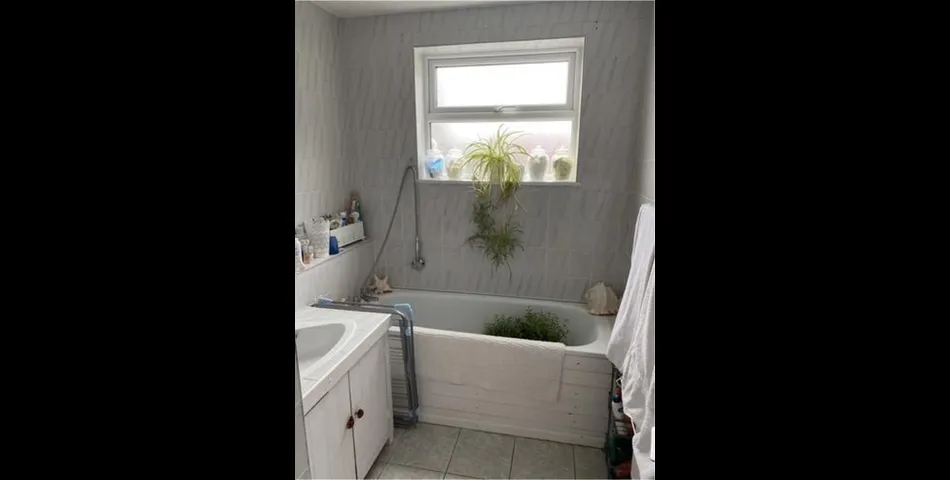 15 Bounds Green Road, London N22 8HE