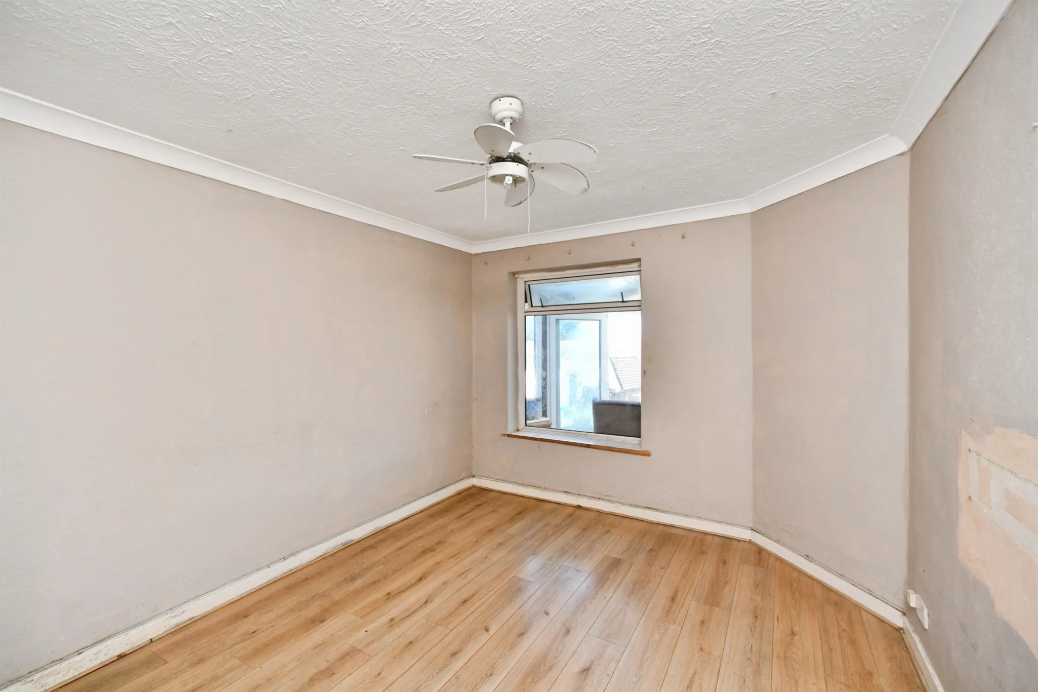 4 bed Semi-Detached Bungalow