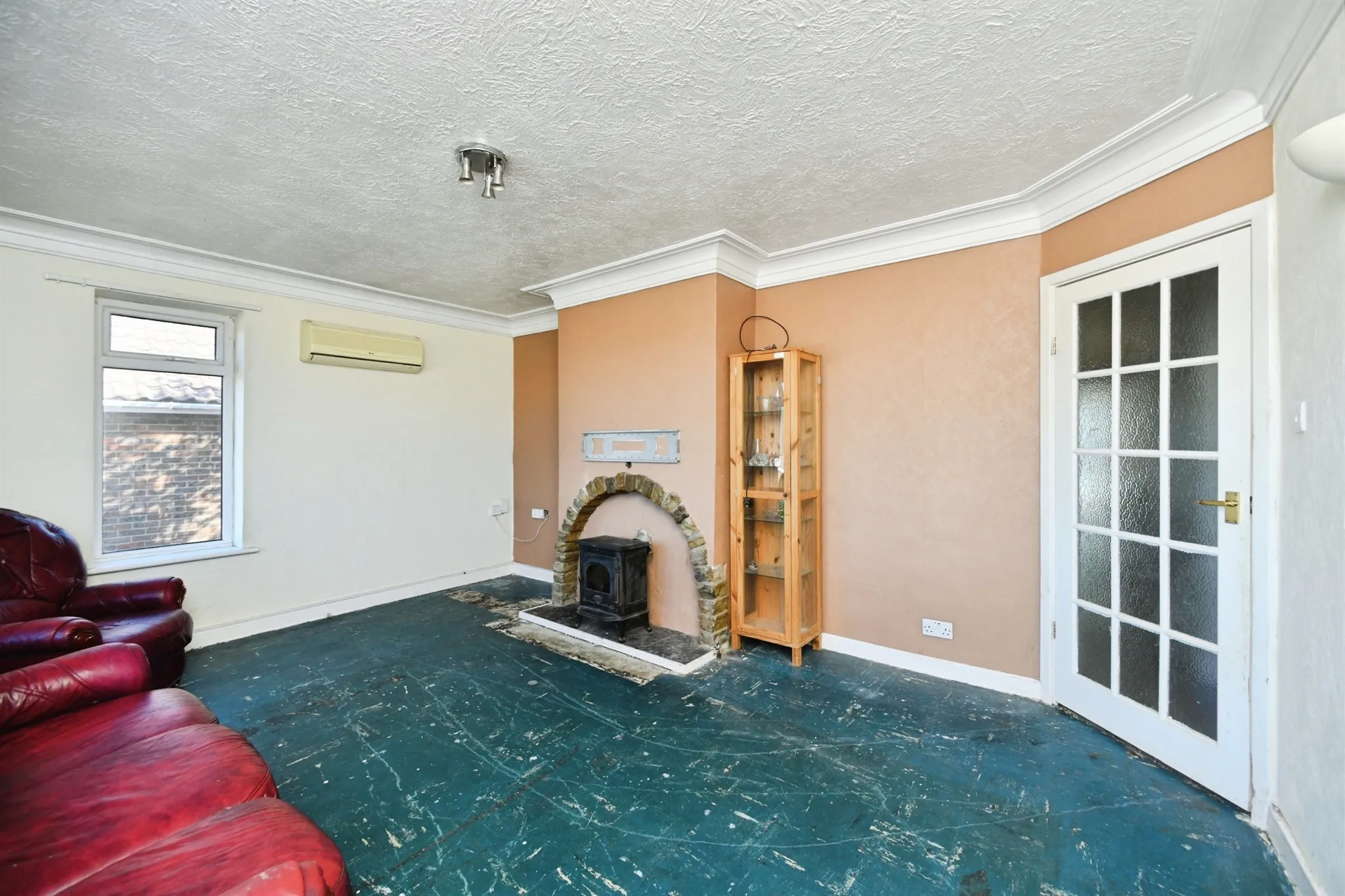 4 bed Semi-Detached Bungalow
