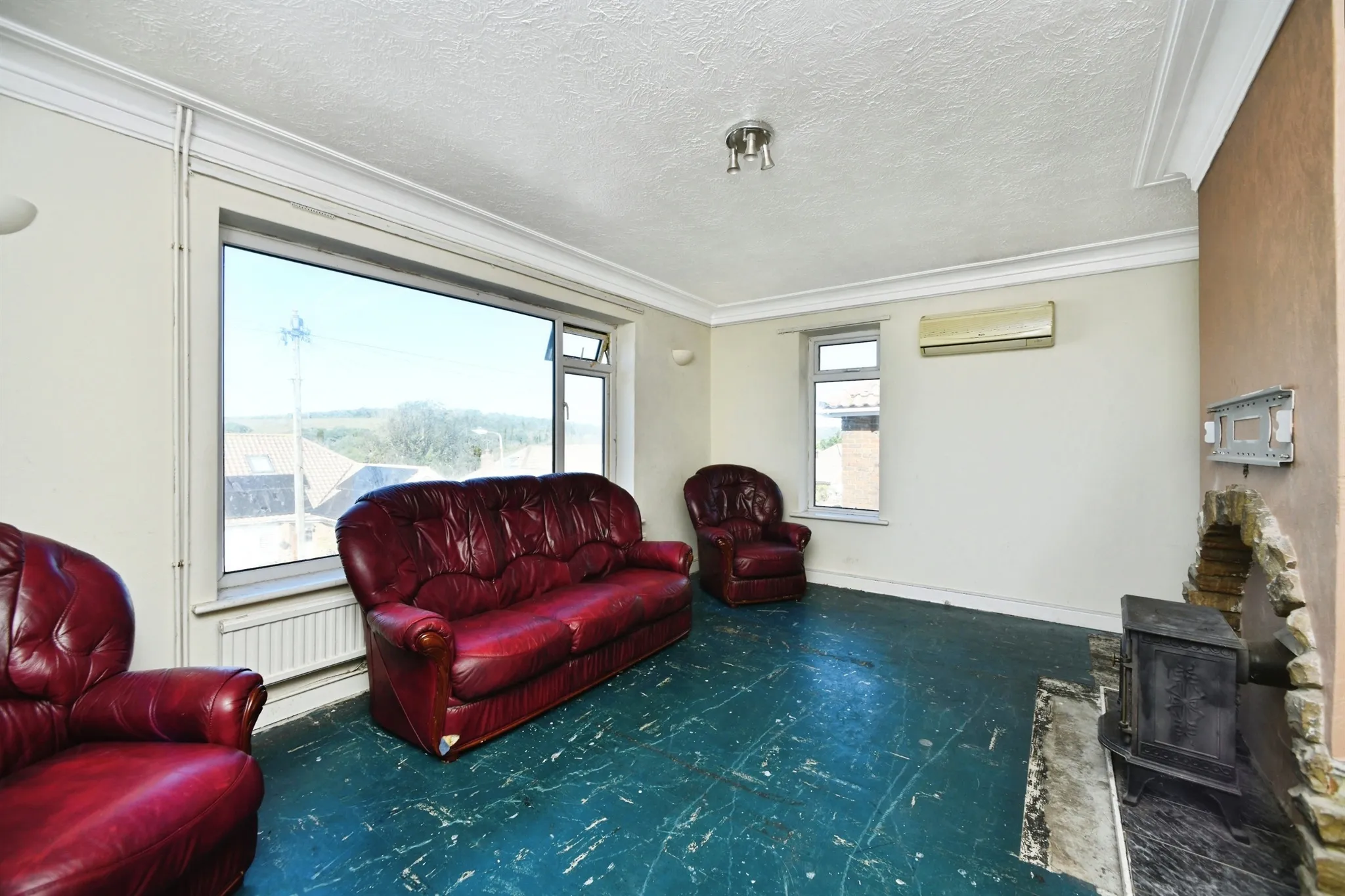 4 bed Semi-Detached Bungalow
