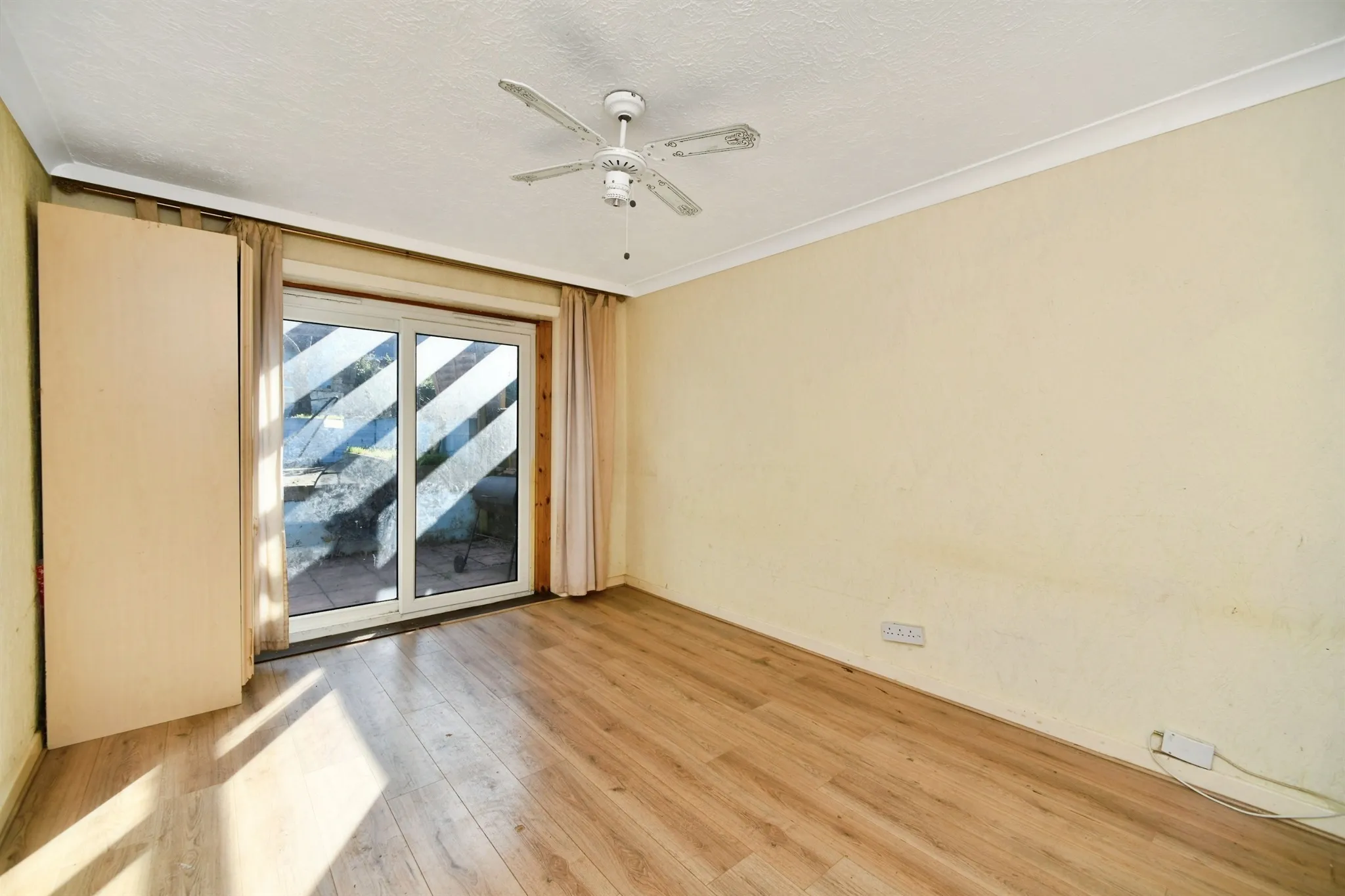4 bed Semi-Detached Bungalow