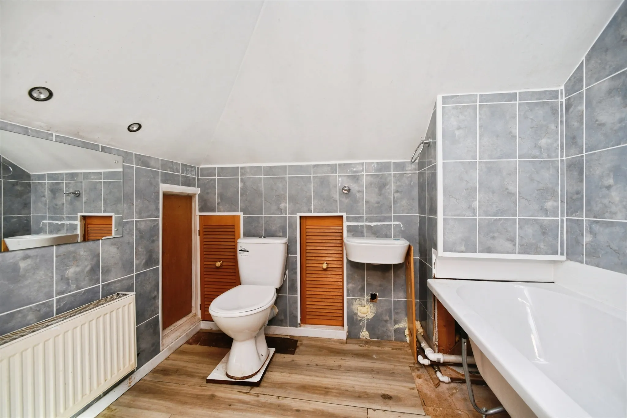 4 bed Semi-Detached Bungalow