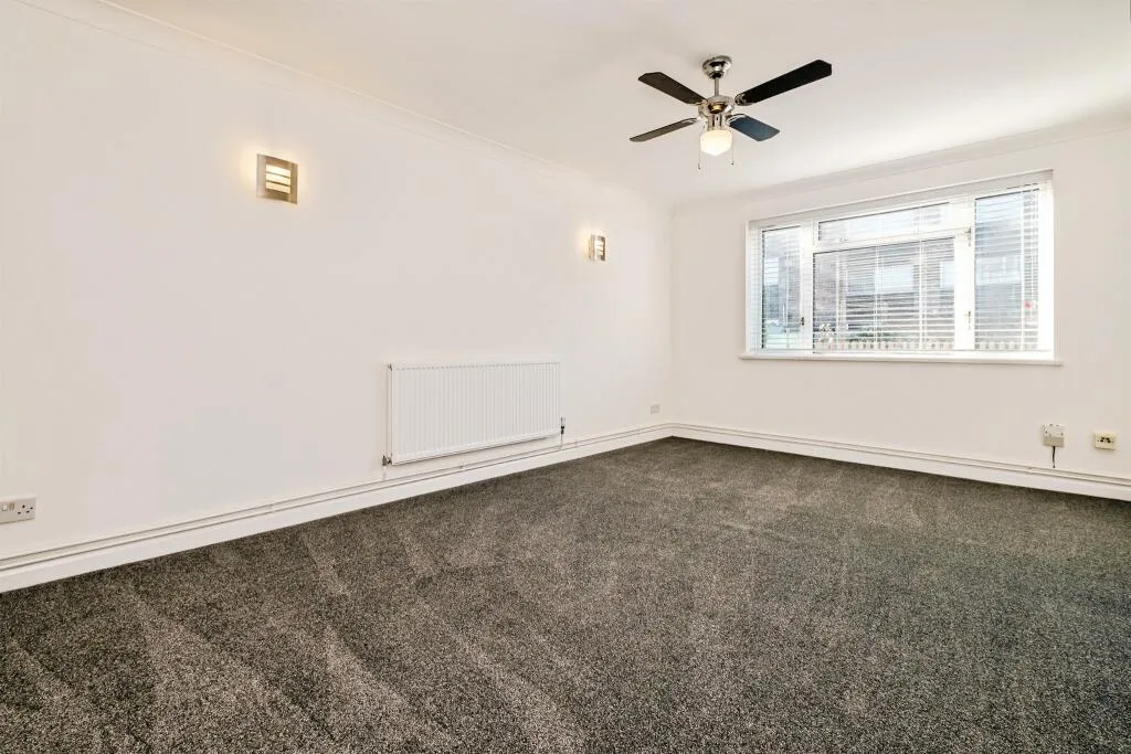 2 bed Ground Flat