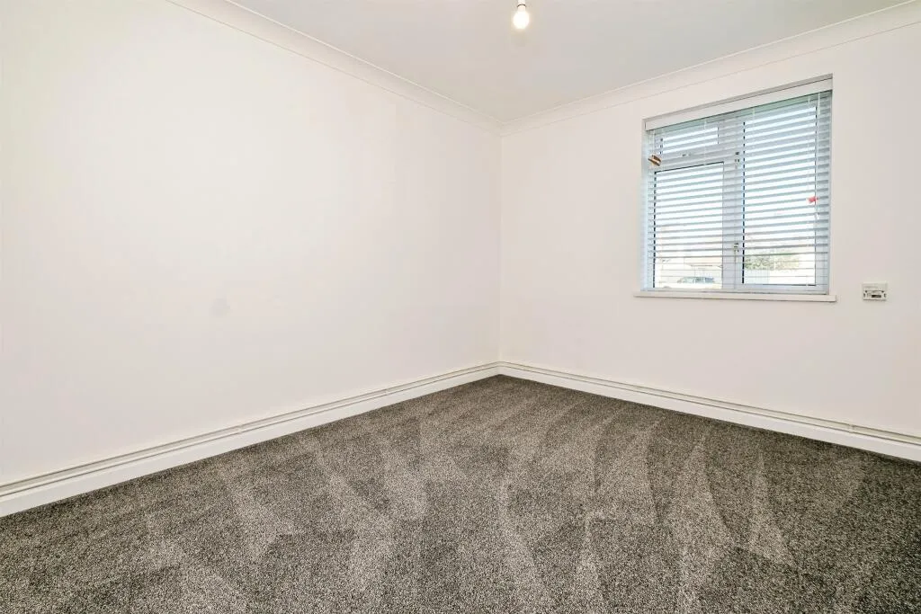 2 bed Ground Flat