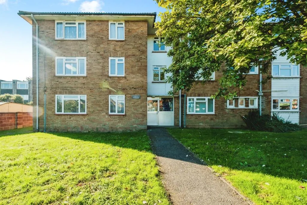 2 bed Ground Flat