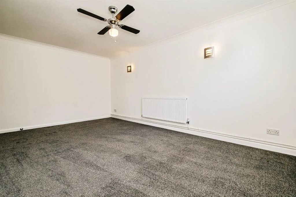 2 bed Ground Flat