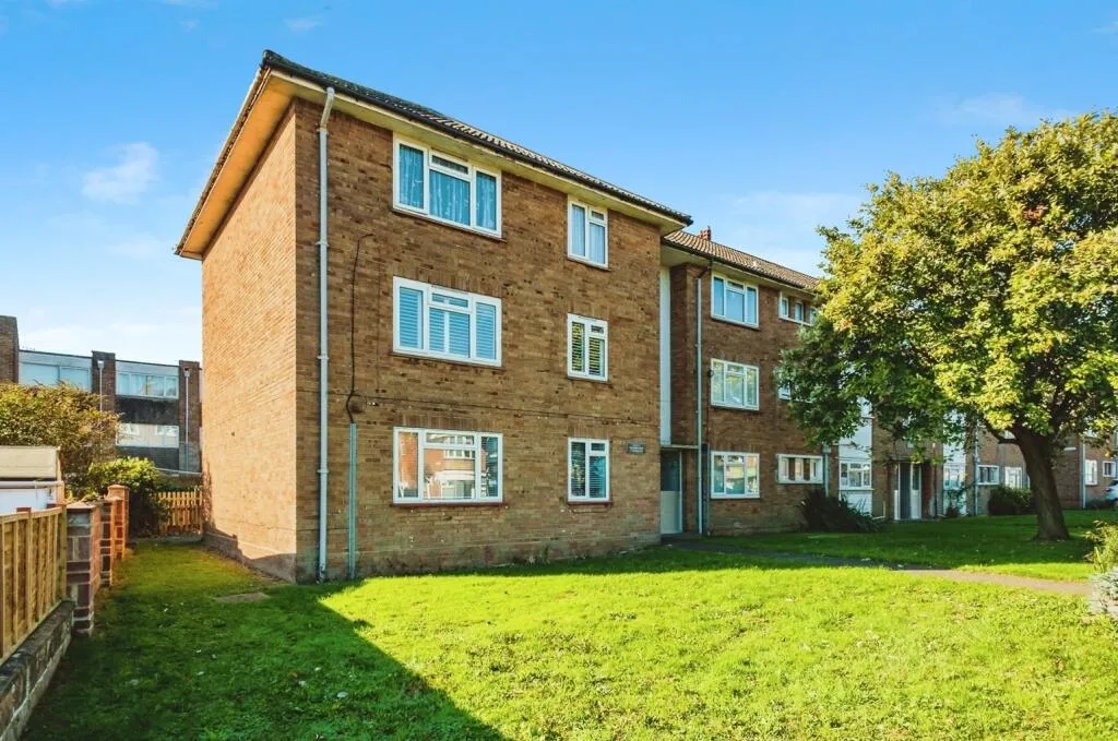 2 bed Ground Flat