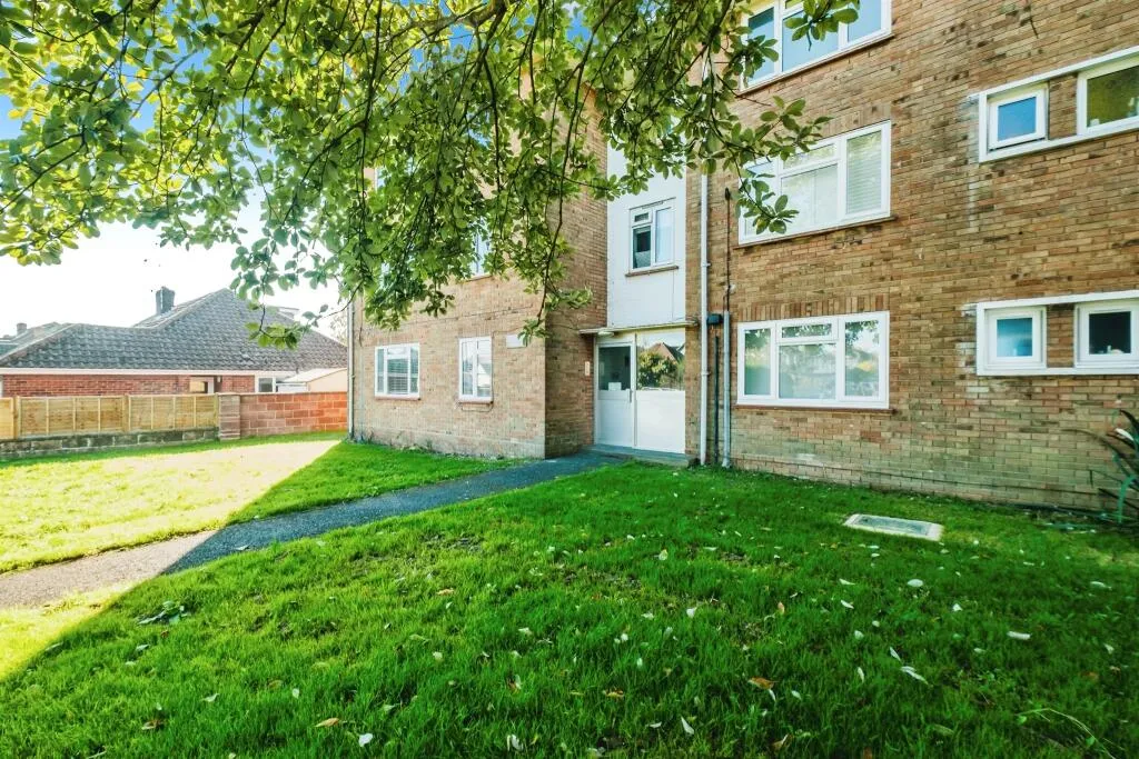 2 bed Ground Flat