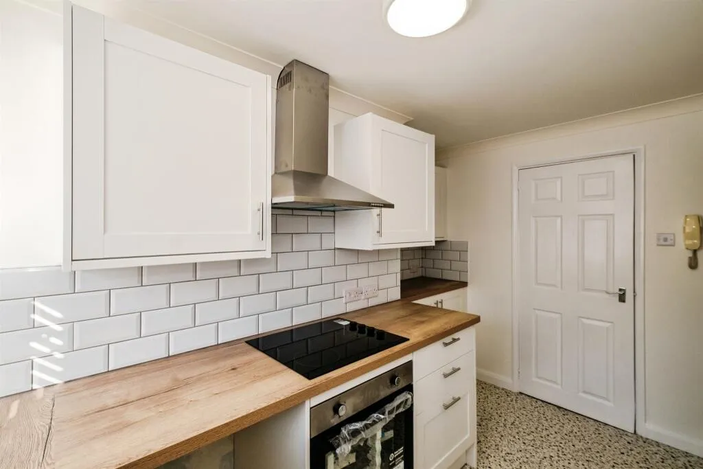 2 bed Ground Flat