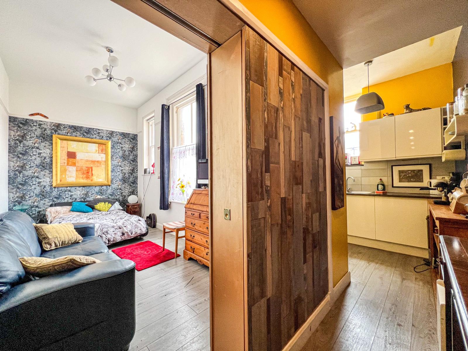 1 bed Ground Flat
