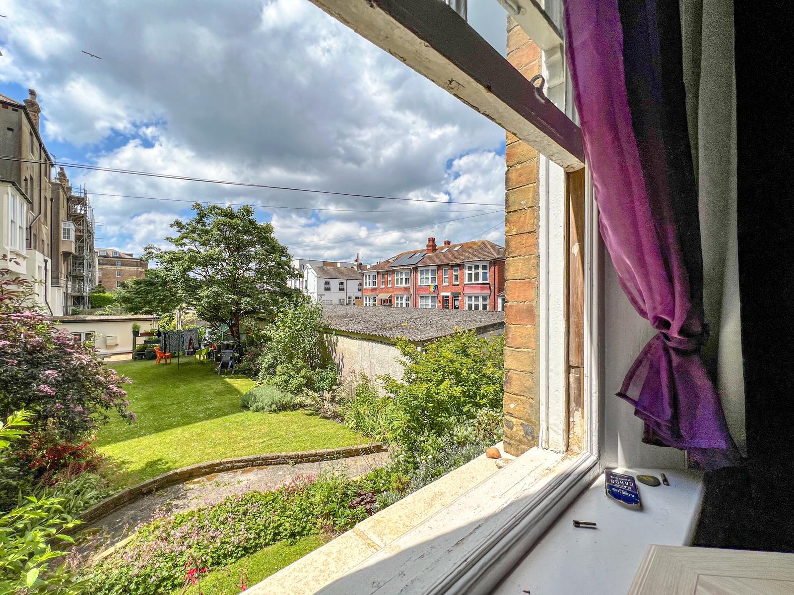 1 bed Ground Flat
