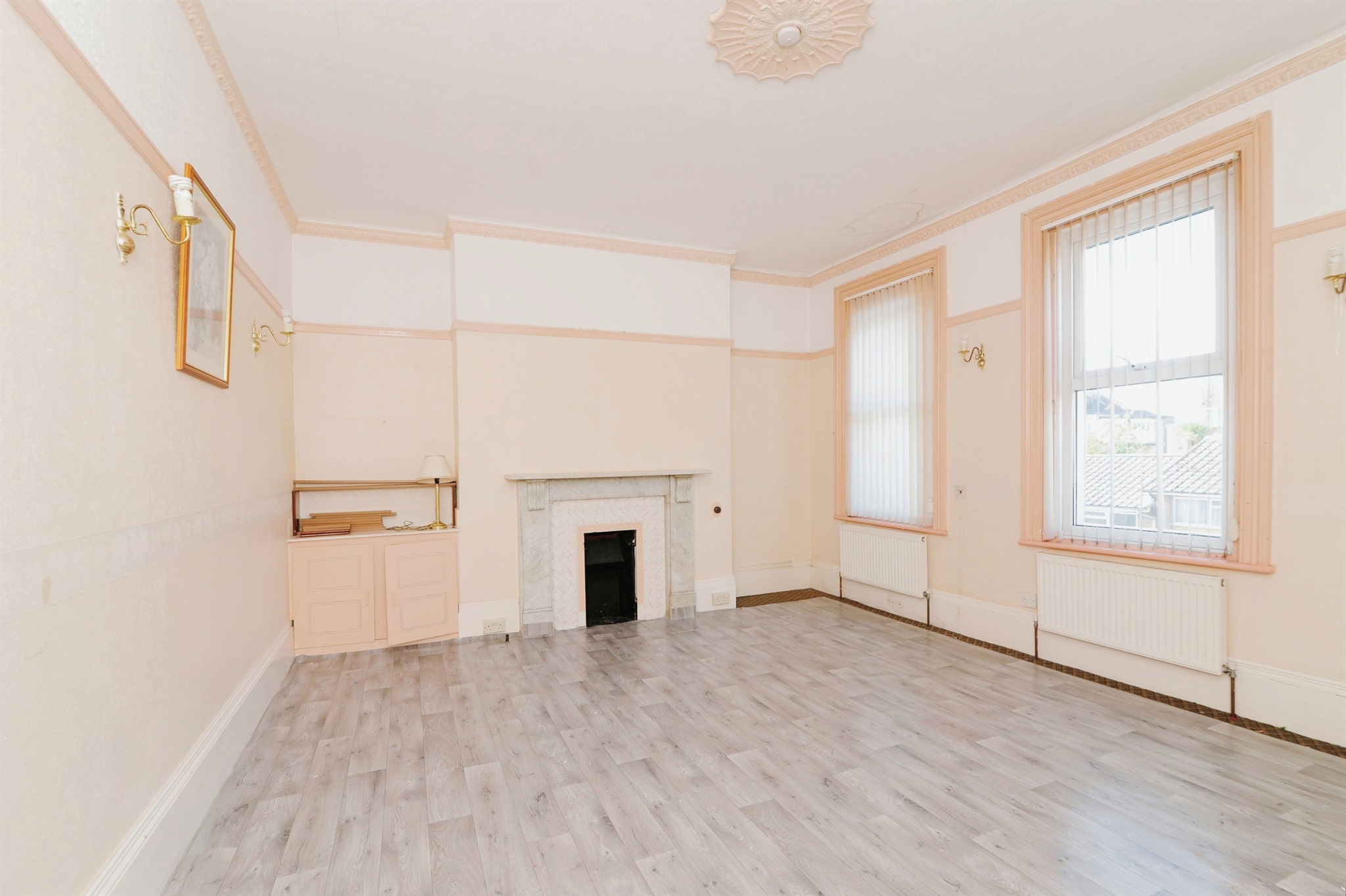 4 bed Terraced