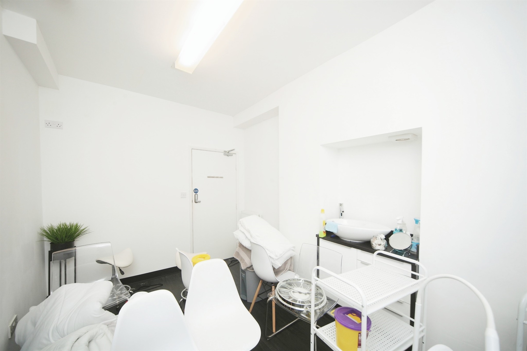 5 bed Retail Property (high street)