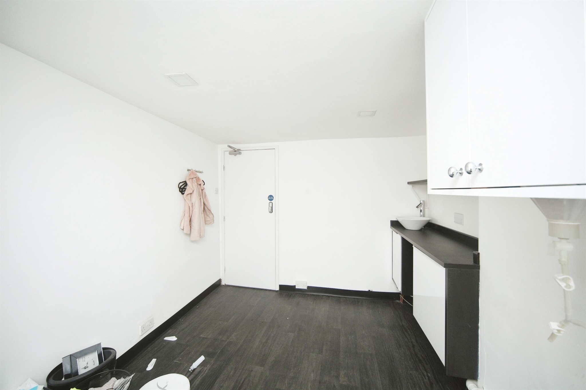 5 bed Retail Property (high street)