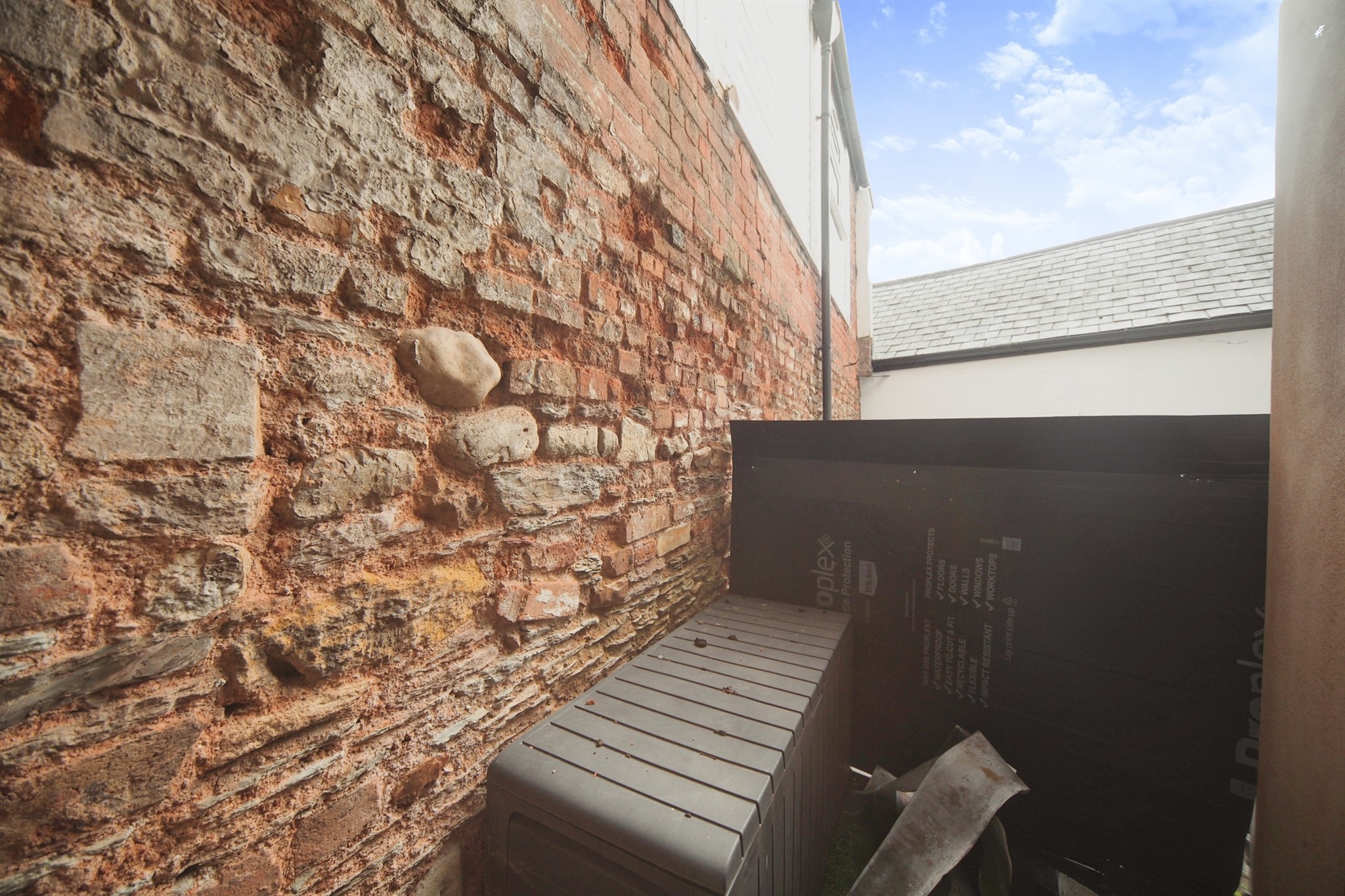 5 bed Retail Property (high street)