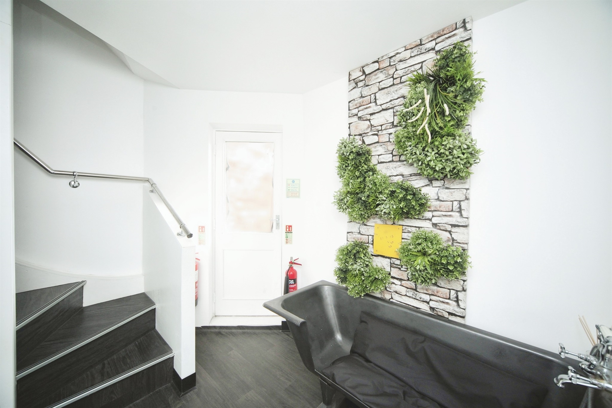 5 bed Retail Property (high street)