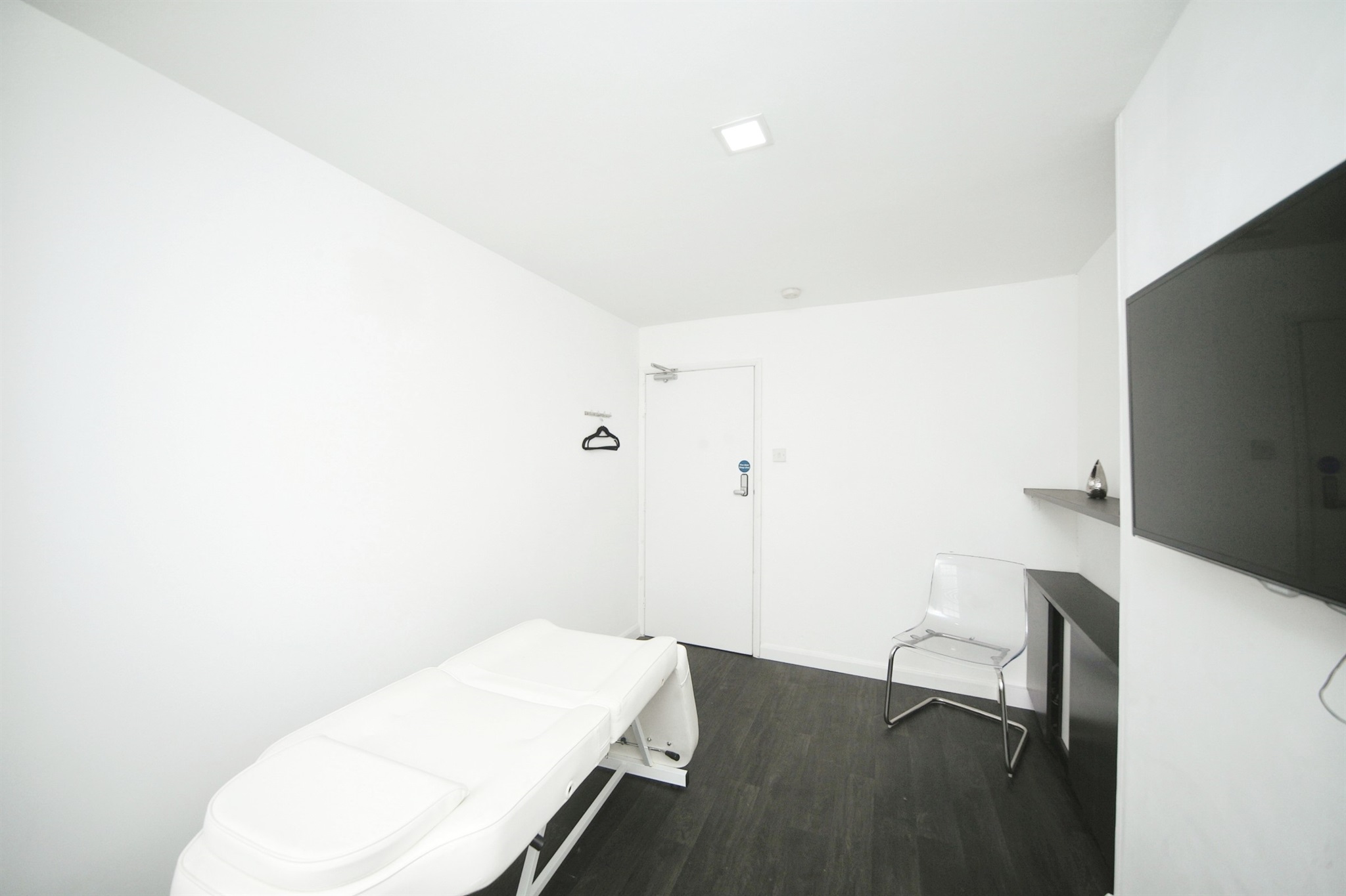 5 bed Retail Property (high street)