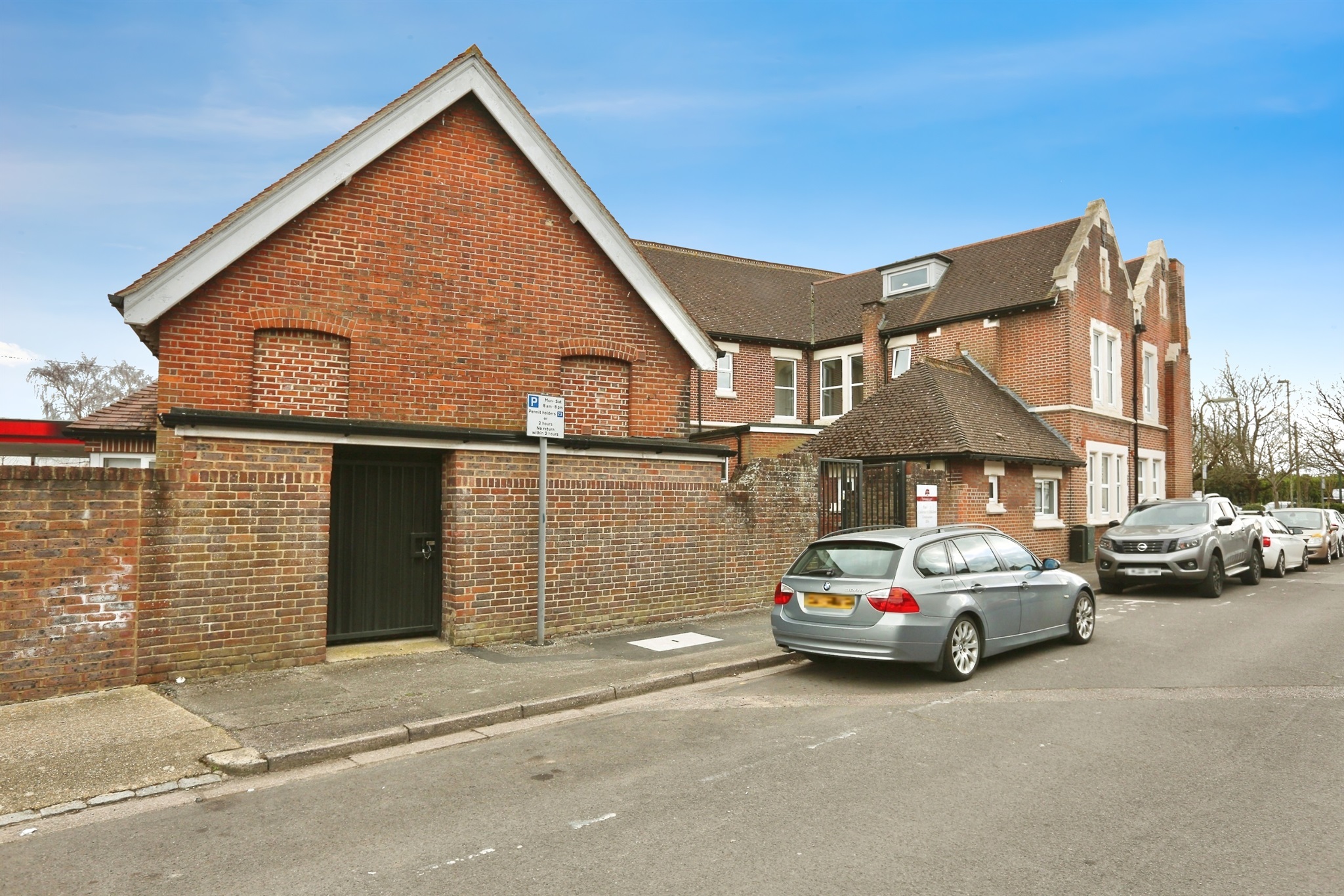 1 bed Ground Flat