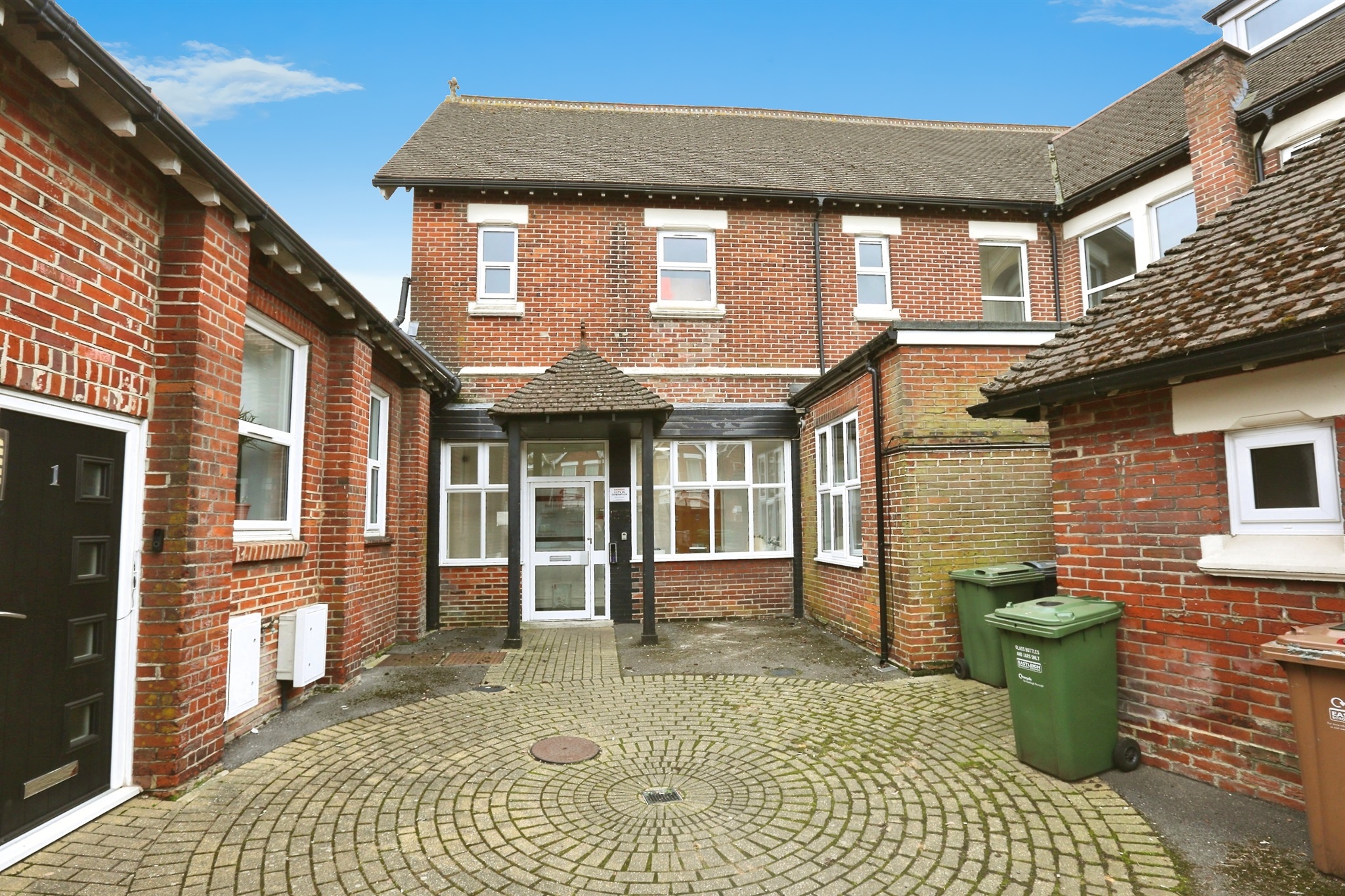 1 bed Ground Flat