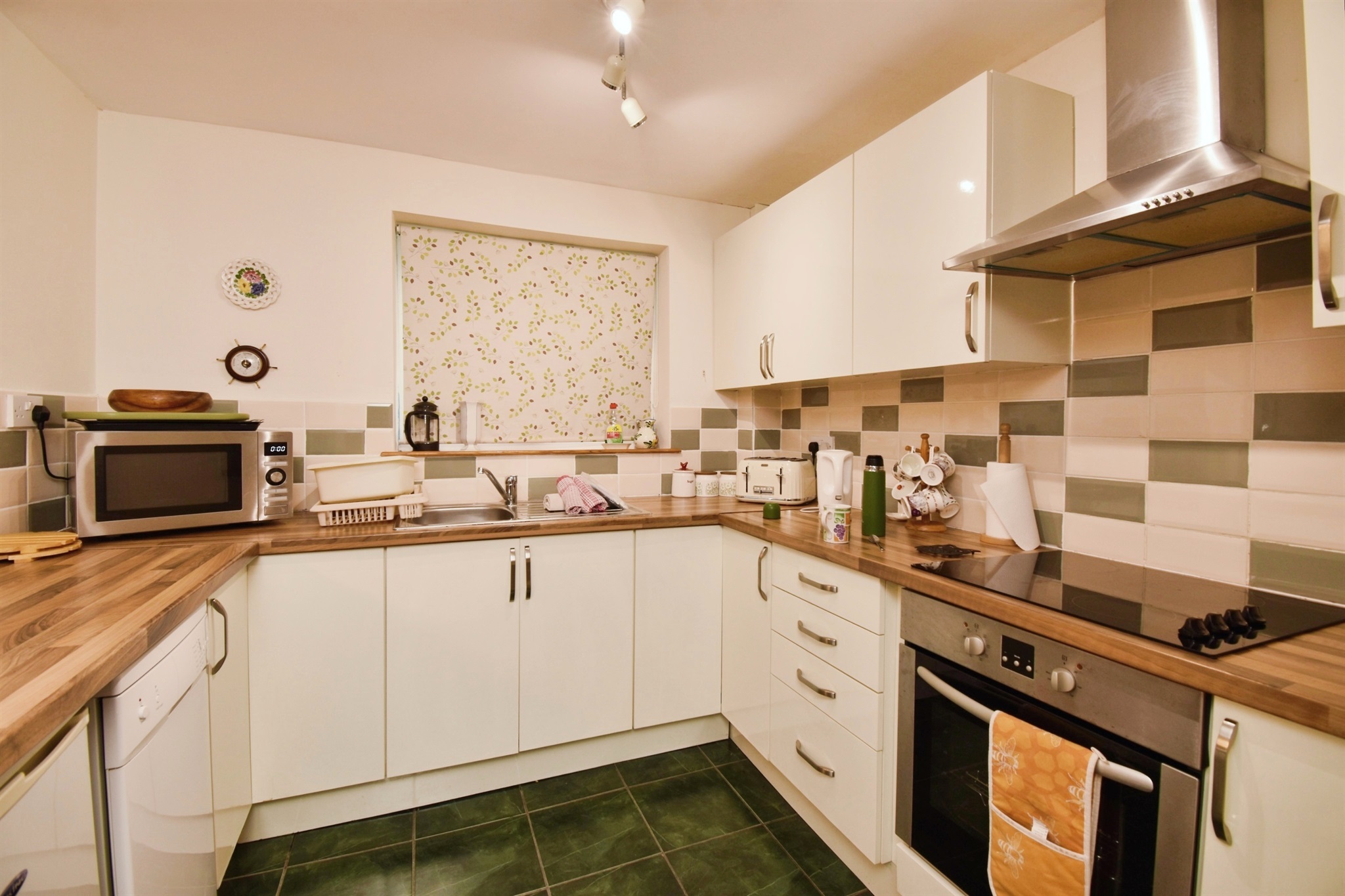4 bed Guest House