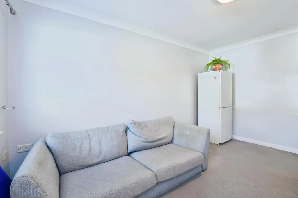 2 bed Ground Flat