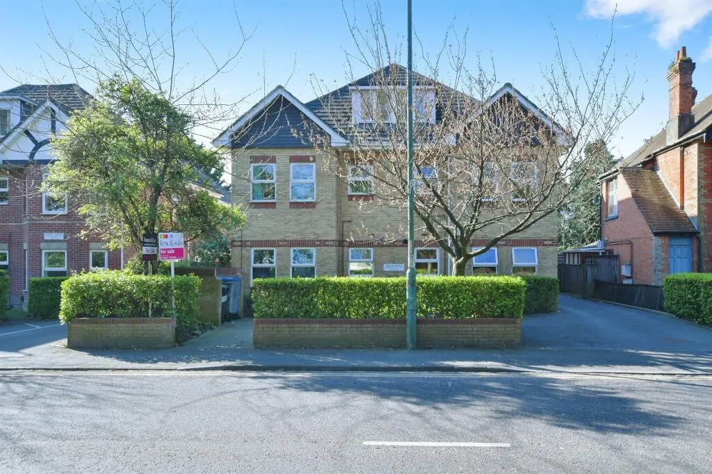 2 bed Ground Flat