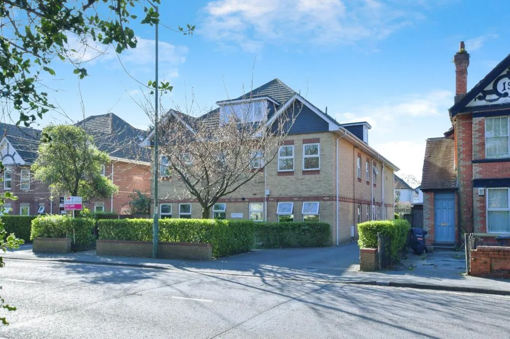 2 bed Ground Flat