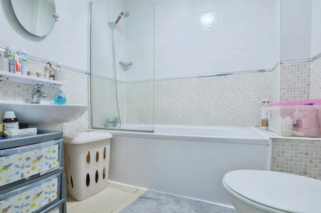 2 bed Ground Flat