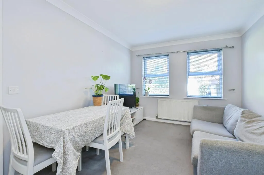 2 bed Ground Flat