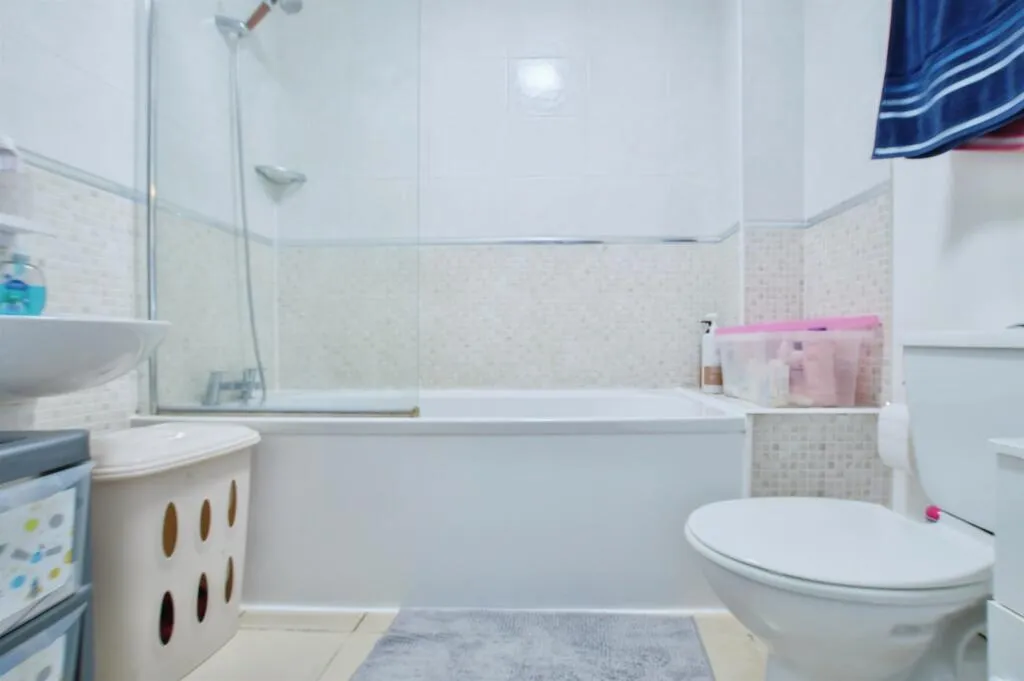 2 bed Ground Flat