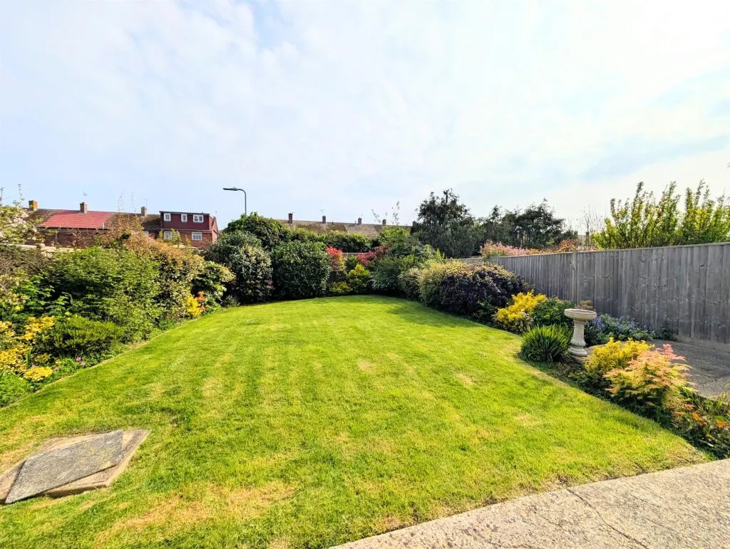 2 bed Semi-Detached Bungalow