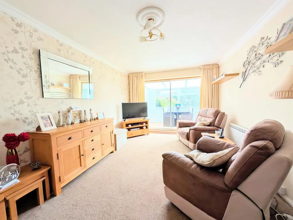 2 bed Semi-Detached Bungalow