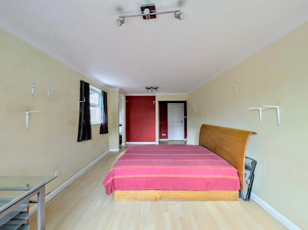 1 bed Ground Flat