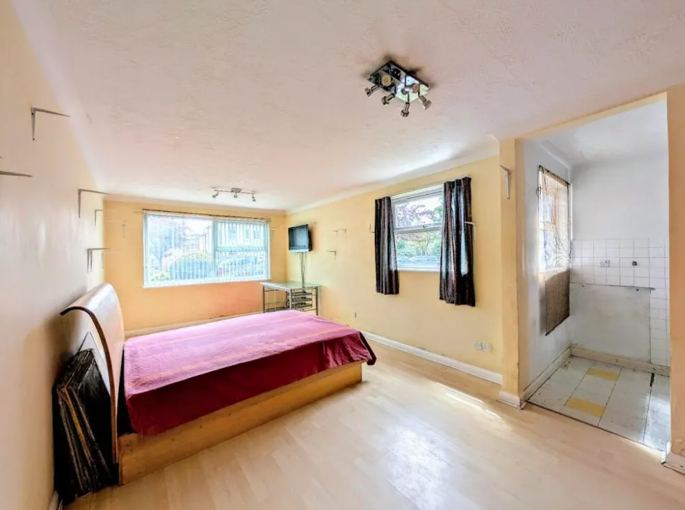 1 bed Ground Flat