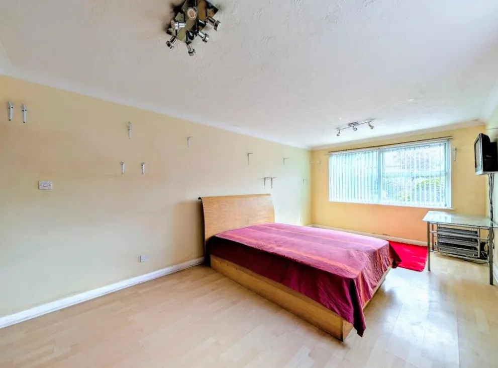 1 bed Ground Flat