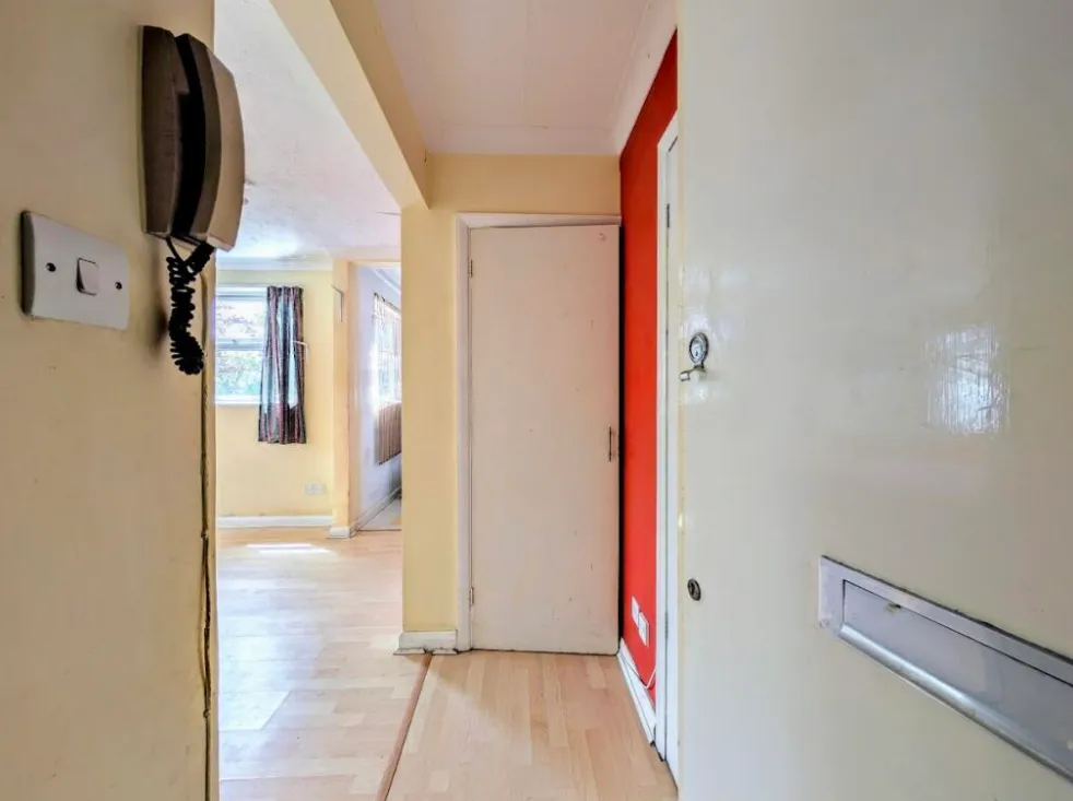 1 bed Ground Flat