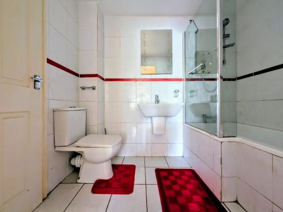 1 bed Ground Flat