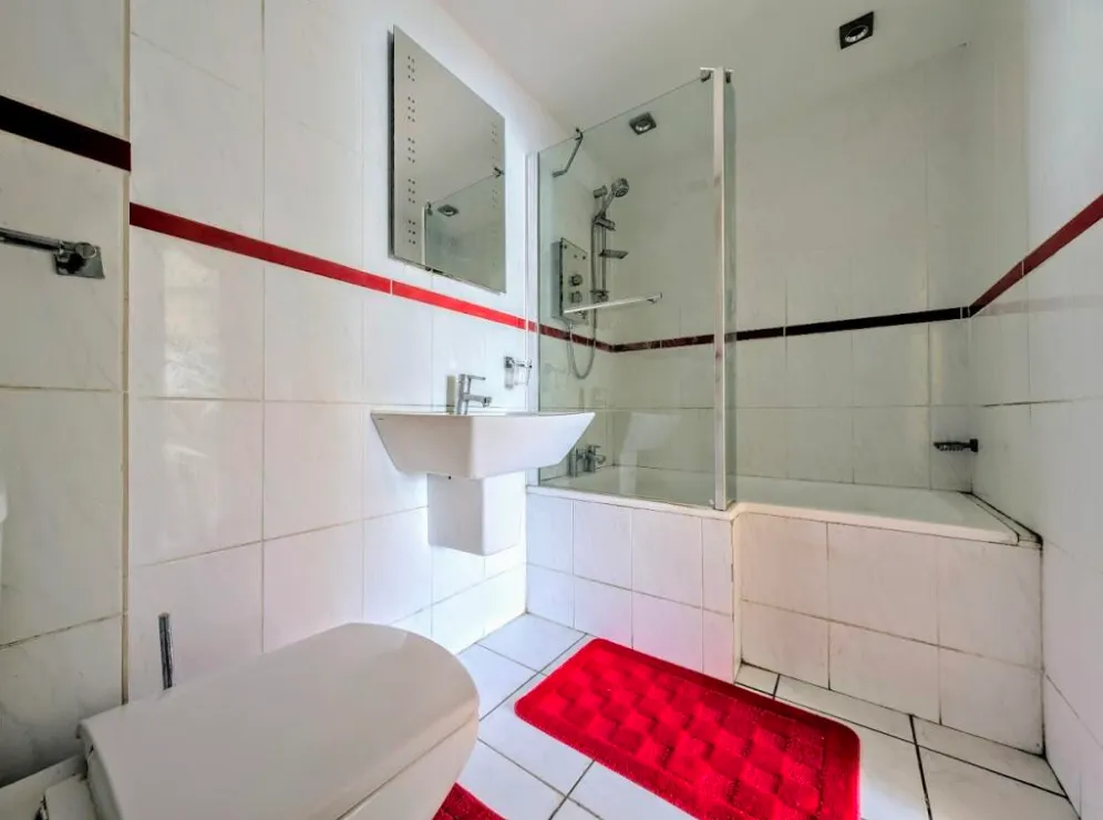 1 bed Ground Flat
