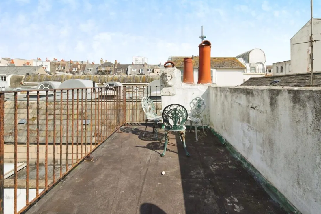 4 bed Maisonette