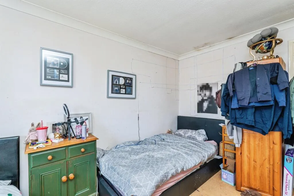 3 bed End of Terrace