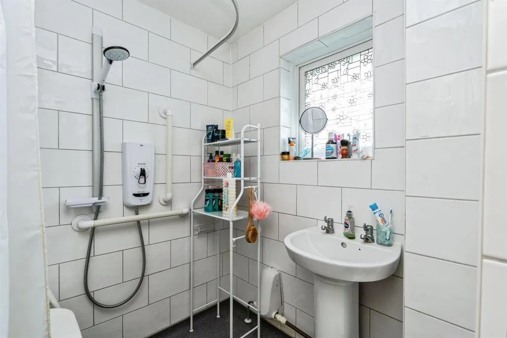 3 bed End of Terrace