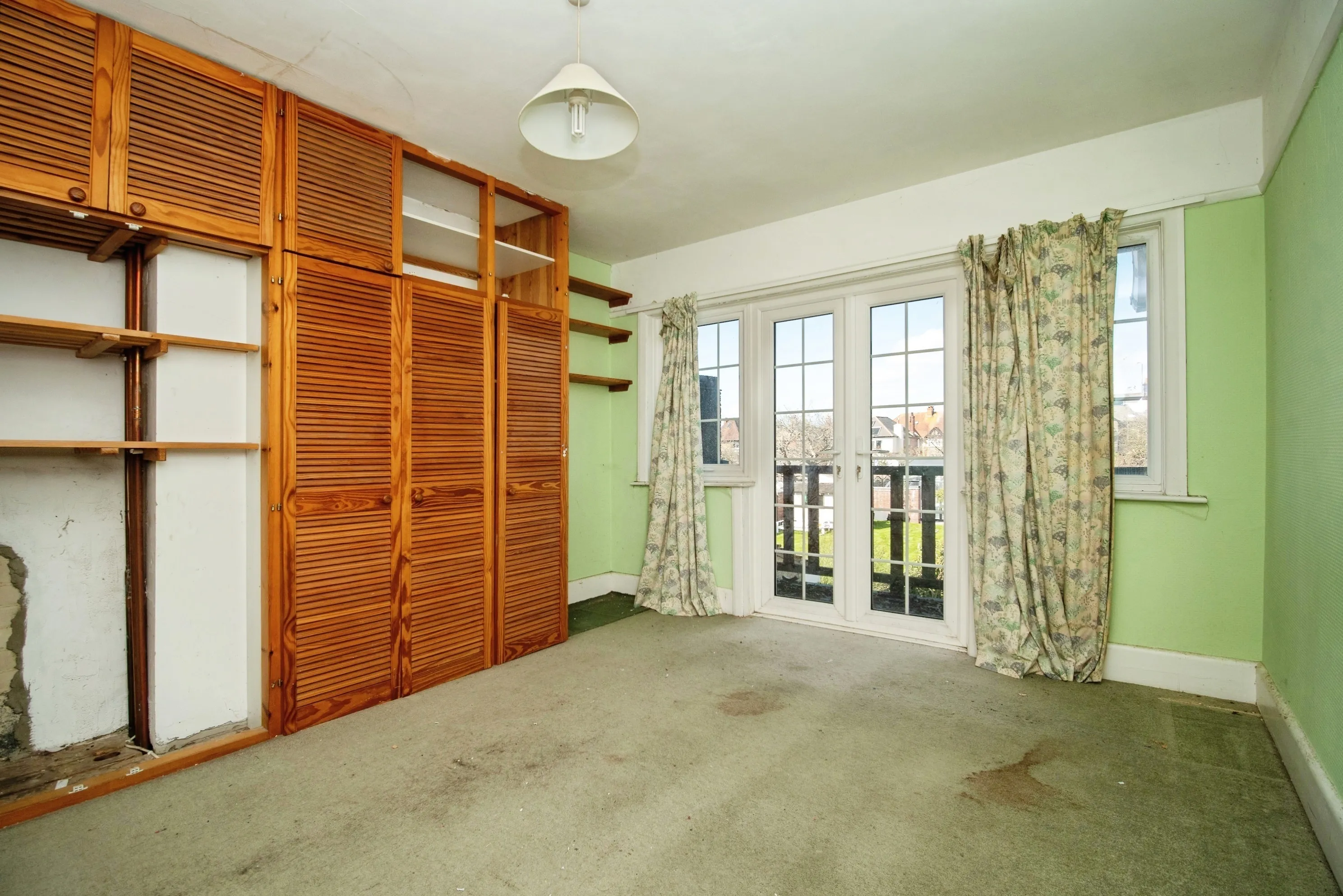 4 bed Semi-Detached