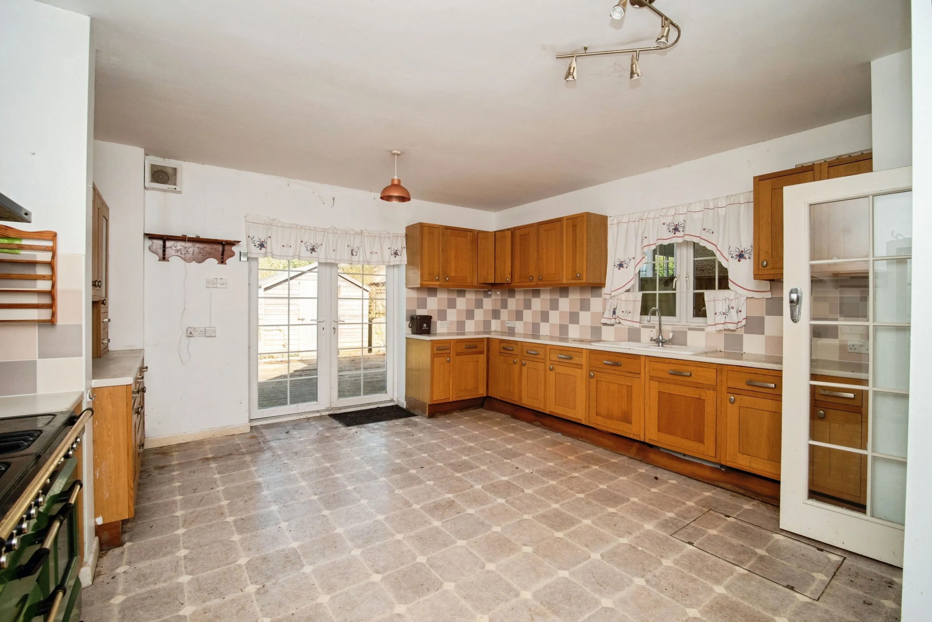 4 bed Semi-Detached